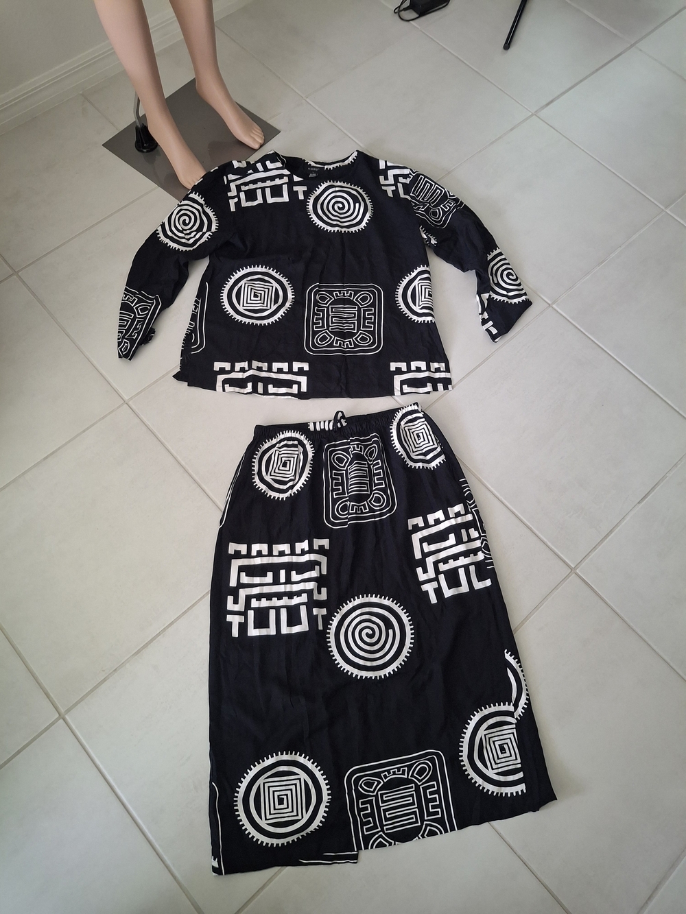 Black & White Geometric Two-Piece Set - Women Accessories